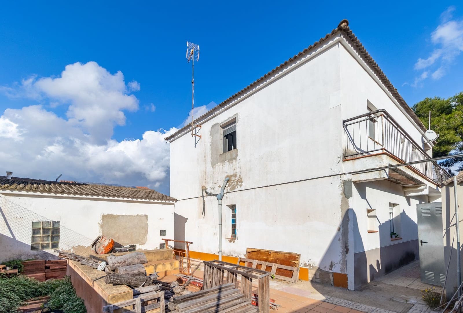 6 bedroom Villa for sale in Tarragona city with garage - € 385,000 (Ref: 9816097)