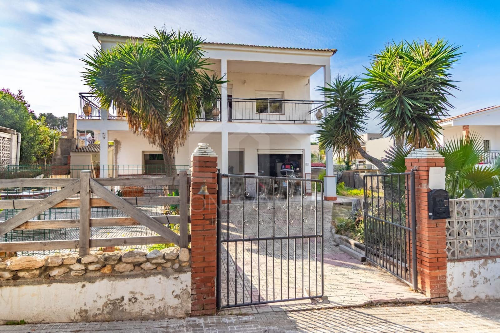6 bedroom Villa for sale in Tarragona city with garage - € 385,000 (Ref: 9816097)