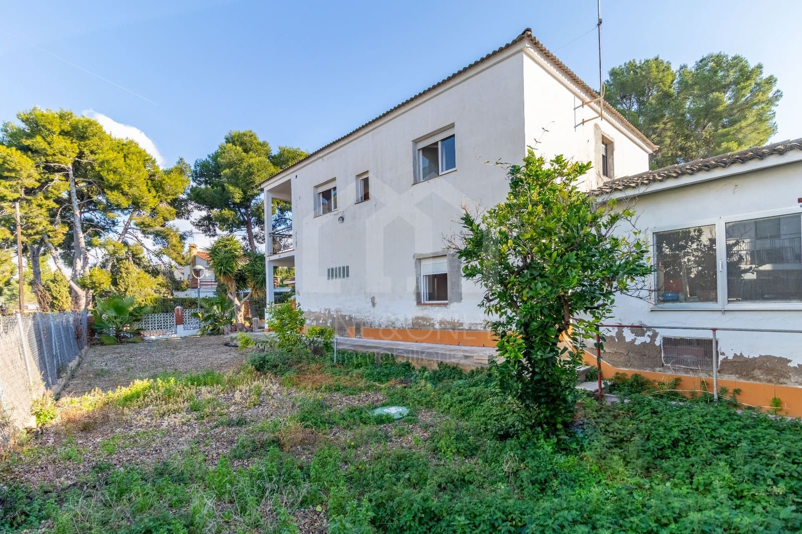 6 bedroom Villa for sale in Tarragona city with garage - € 385,000 (Ref: 9816097)