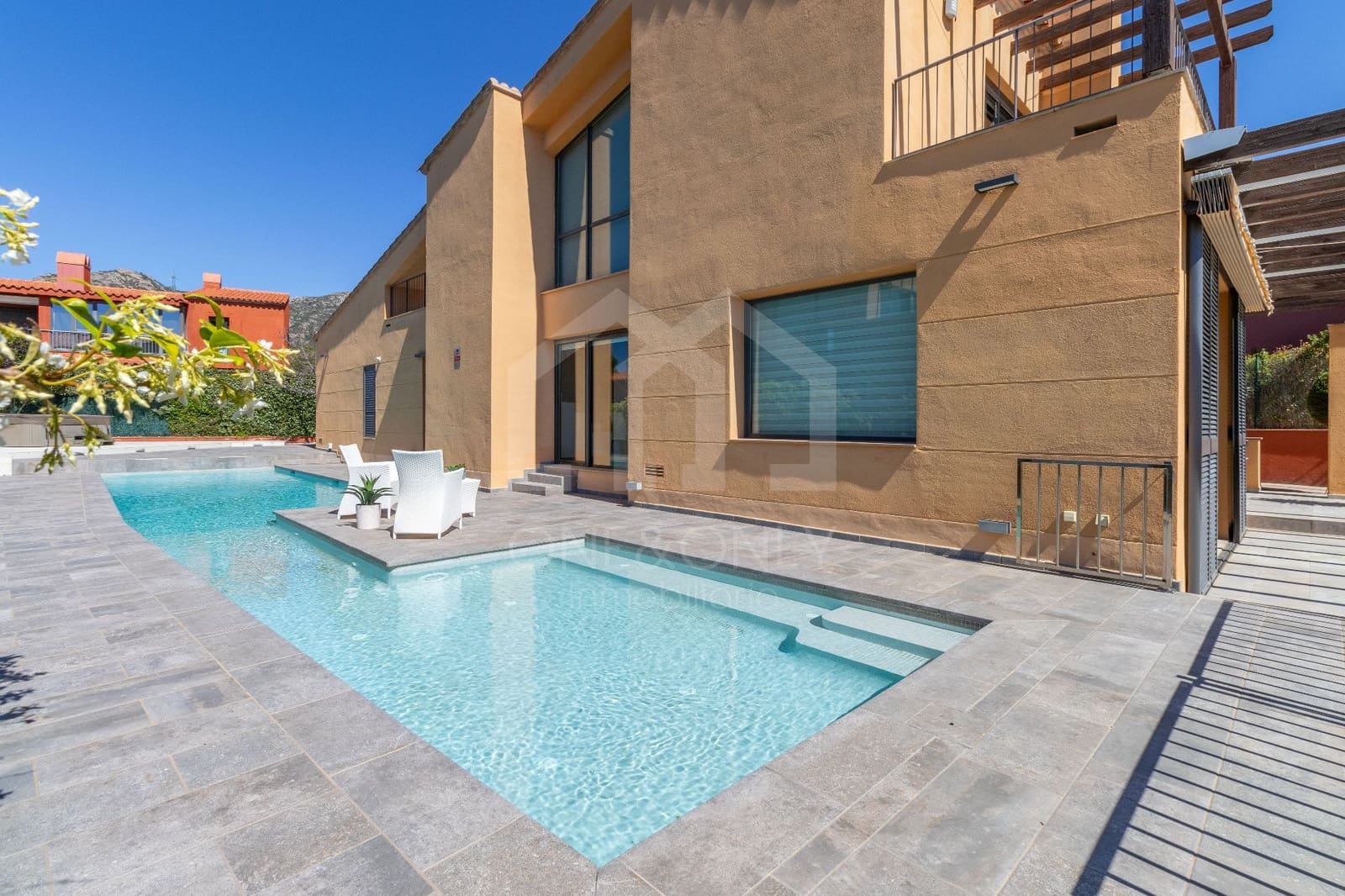 4 bedroom Villa for sale in Montroig-Mar with pool garage - € 760,000 (Ref: 9869875)