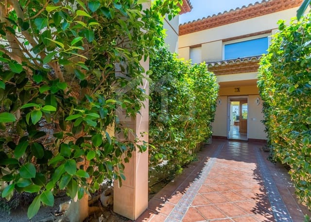 4 sypialnia Willa do wynajęcia w Montroig-Mar, Mont-roig del Camp z basenem garażem - 2 125 € (Ref: 9955669)