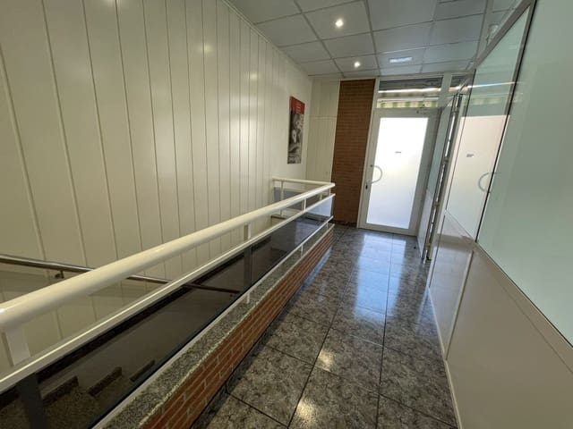 3 slaapkamer Commercieel te huur in Tordera - € 500 (Ref: 8449899)