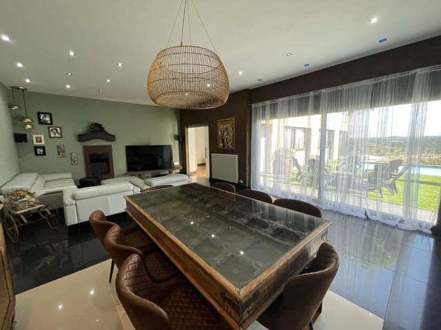 4 slaapkamer Villa te koop in Fogars de la Selva met zwembad - € 605.000 (Ref: 8610321)