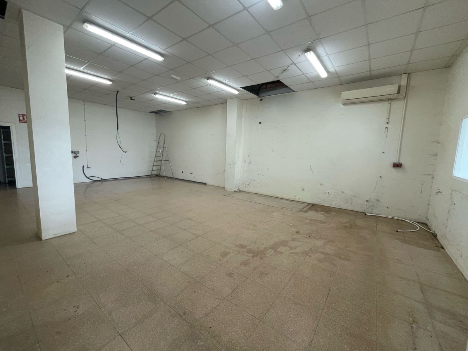 Kommersiell til salgs i Tordera - € 130 000 (Ref: 8917695)