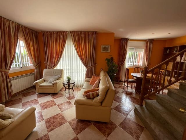 4 sovrum Villa till salu i Tordera med garage - 269 000 € (Ref: 8993558)