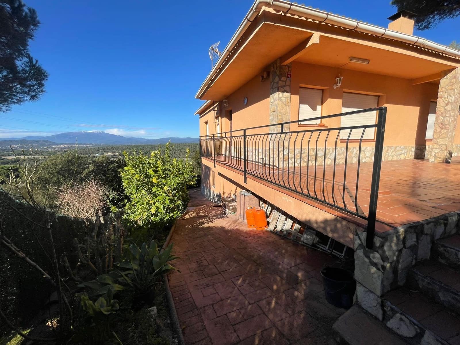 Chalet de 9 habitaciones en Tordera en venta - 275.000 € (Ref: 9535498)