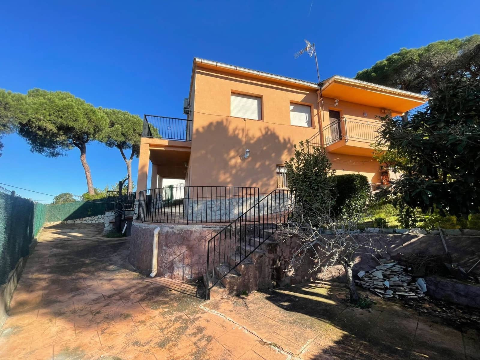 Chalet de 9 habitaciones en Tordera en venta - 275.000 € (Ref: 9535498)