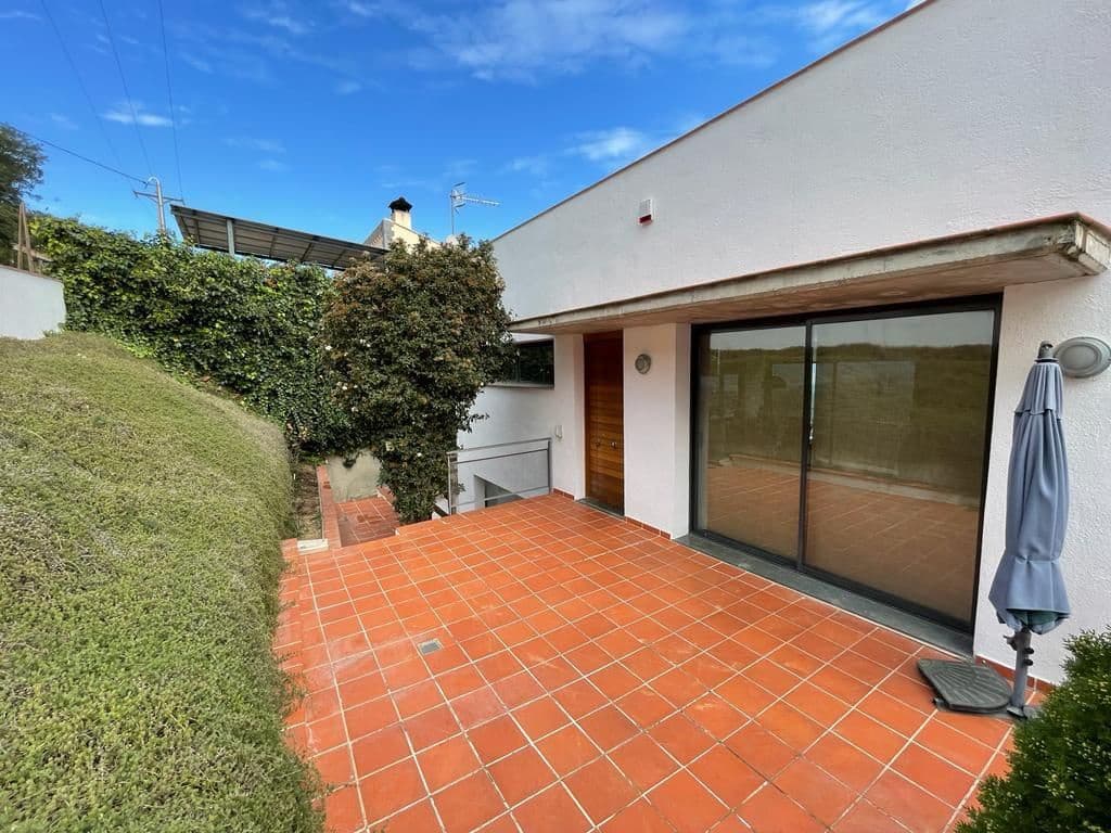 4 bedroom Villa for sale in Palafolls - € 400,000 (Ref: 9540755)