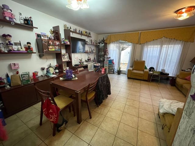 4 sypialnia Willa na sprzedaż w Hostalric z garażem - 360 000 € (Ref: 9568000)