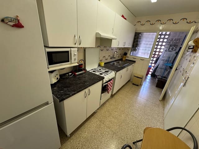 4 sovrum Lägenhet till salu i Hostalric med pool garage - 193 500 € (Ref: 9669908)