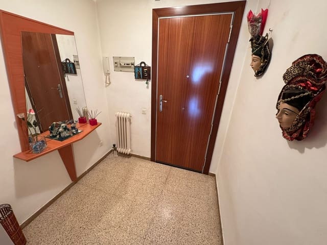 4 sovrum Lägenhet till salu i Hostalric med pool garage - 193 500 € (Ref: 9669908)