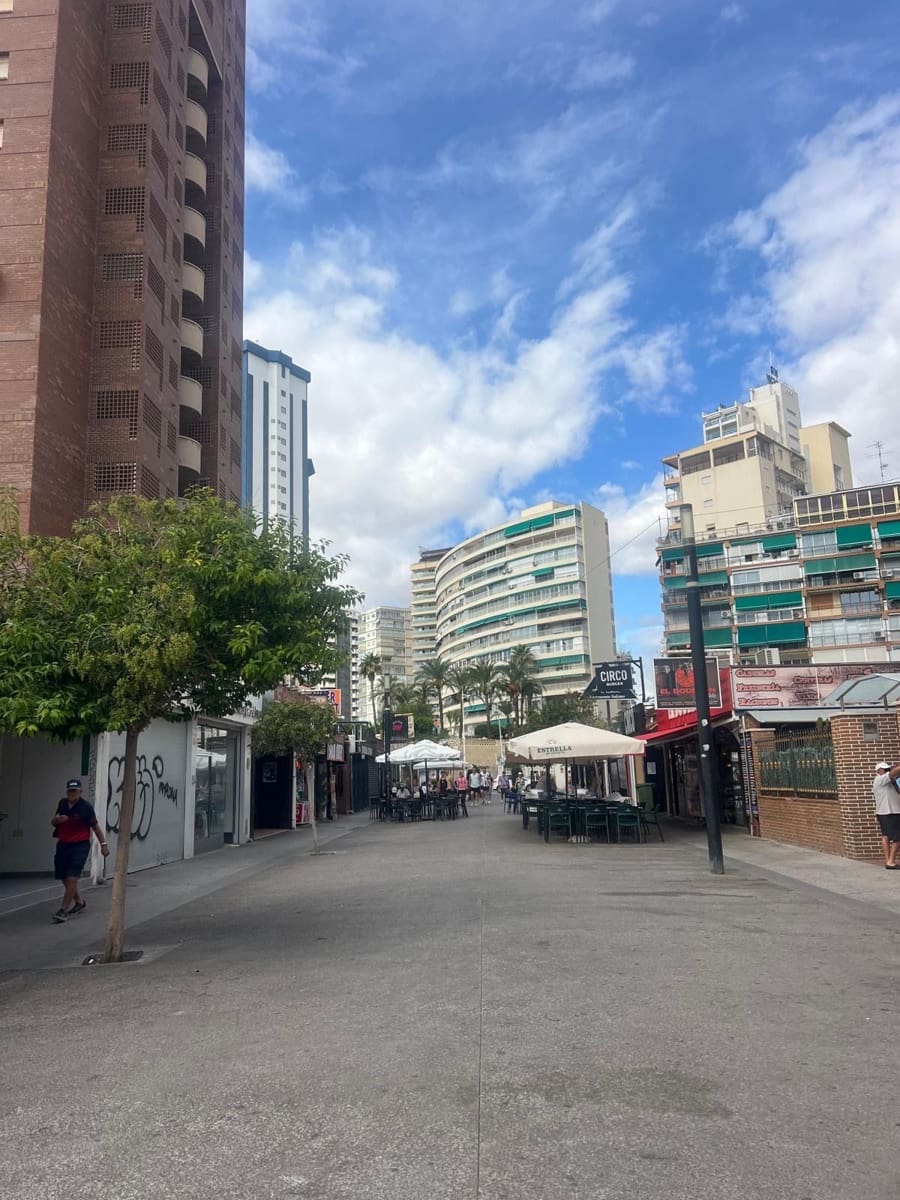 Komercyjne do wynajęcia w Benidorm - 1 600 € (Ref: 9458577)