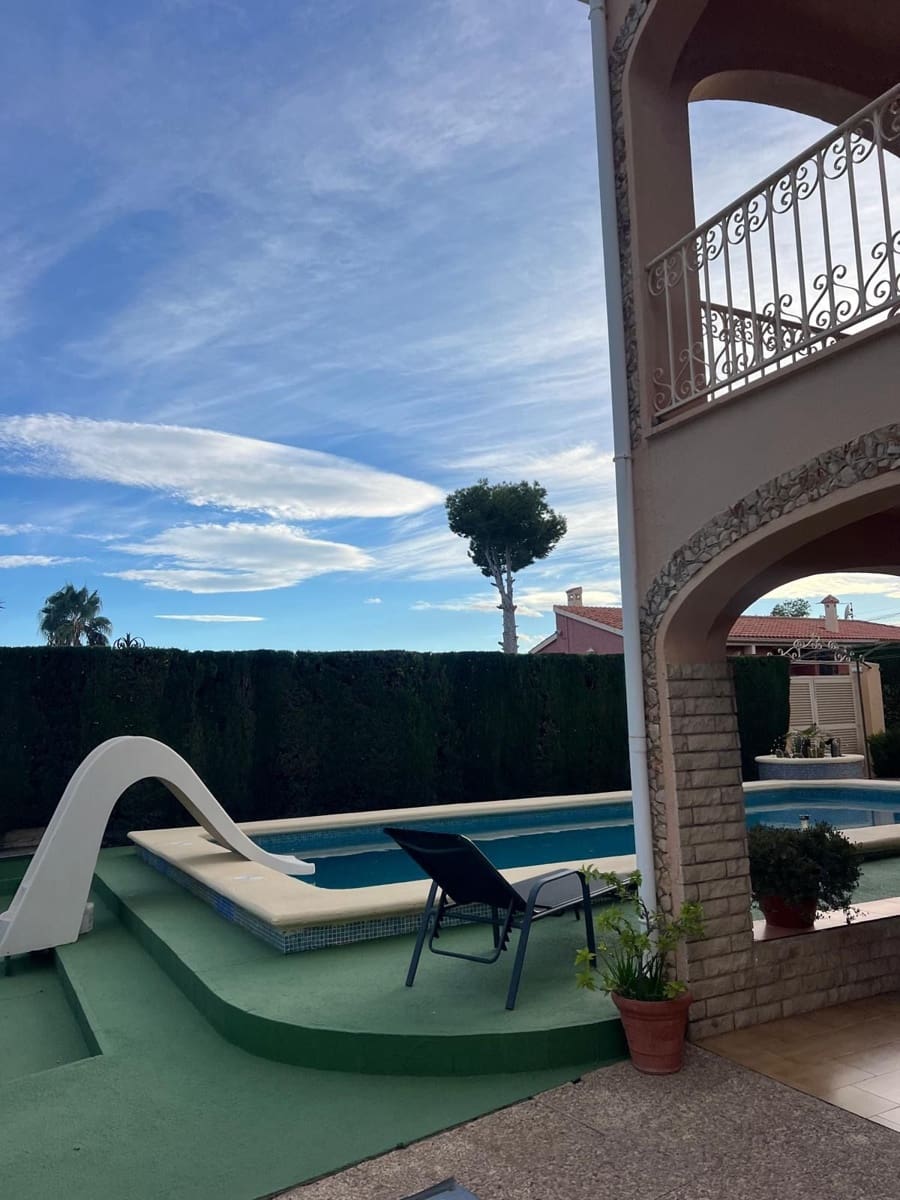 5 Zimmer Villa zu verkaufen in La Nucia mit Garage - 860.000 € (Ref: 9458606)