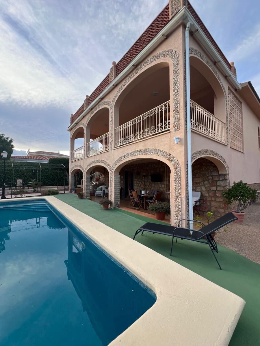 5 Zimmer Villa zu verkaufen in La Nucia mit Garage - 860.000 € (Ref: 9458606)