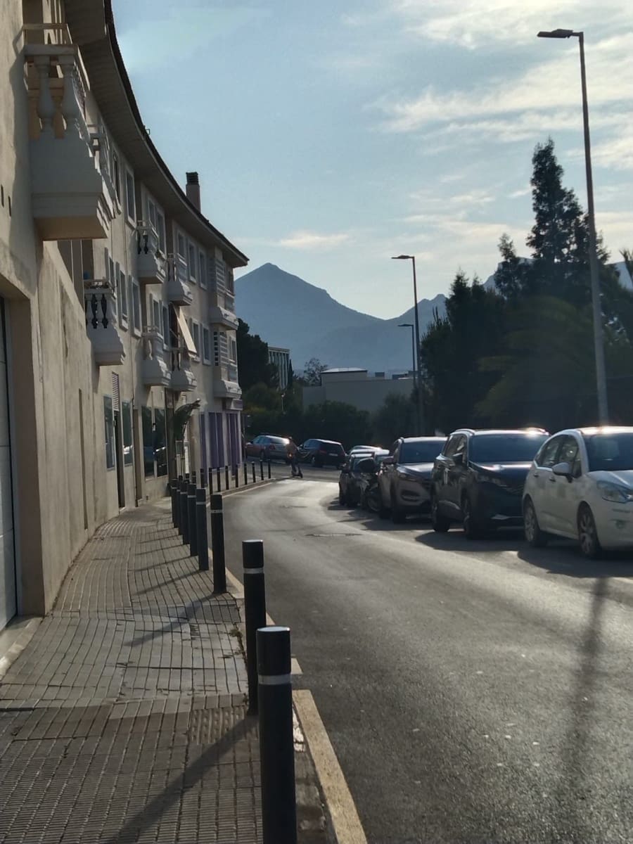 Commercial for sale in Altea - € 97,000 (Ref: 9458618)