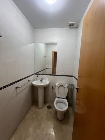 Kaupallinen vuokrattavana paikassa Benidorm - 600 € (Ref: 9470288)