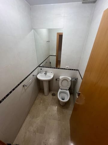 Kaupallinen vuokrattavana paikassa Benidorm - 600 € (Ref: 9470288)