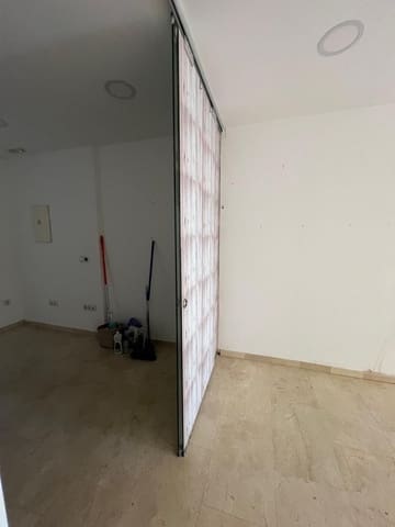 Kaupallinen vuokrattavana paikassa Benidorm - 600 € (Ref: 9470288)