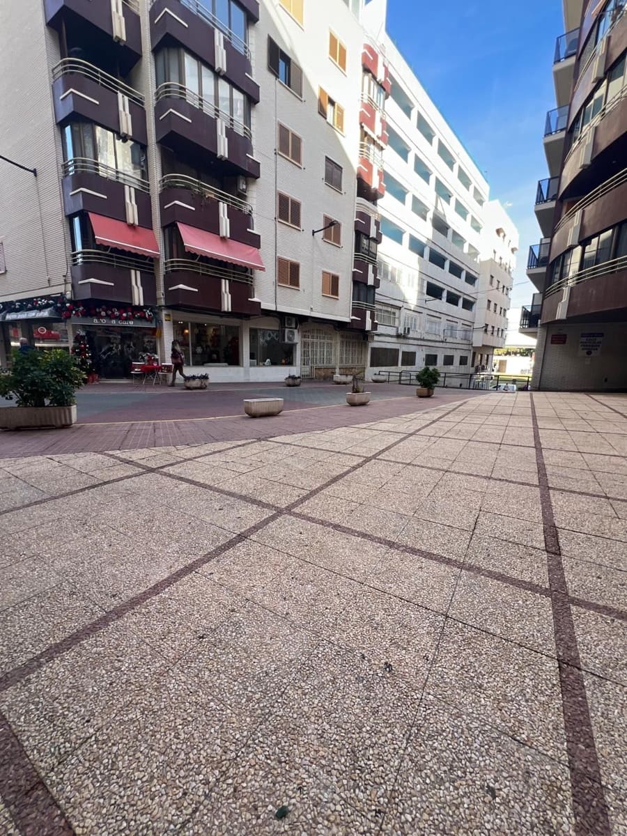 Kaupallinen vuokrattavana paikassa Benidorm - 600 € (Ref: 9470288)