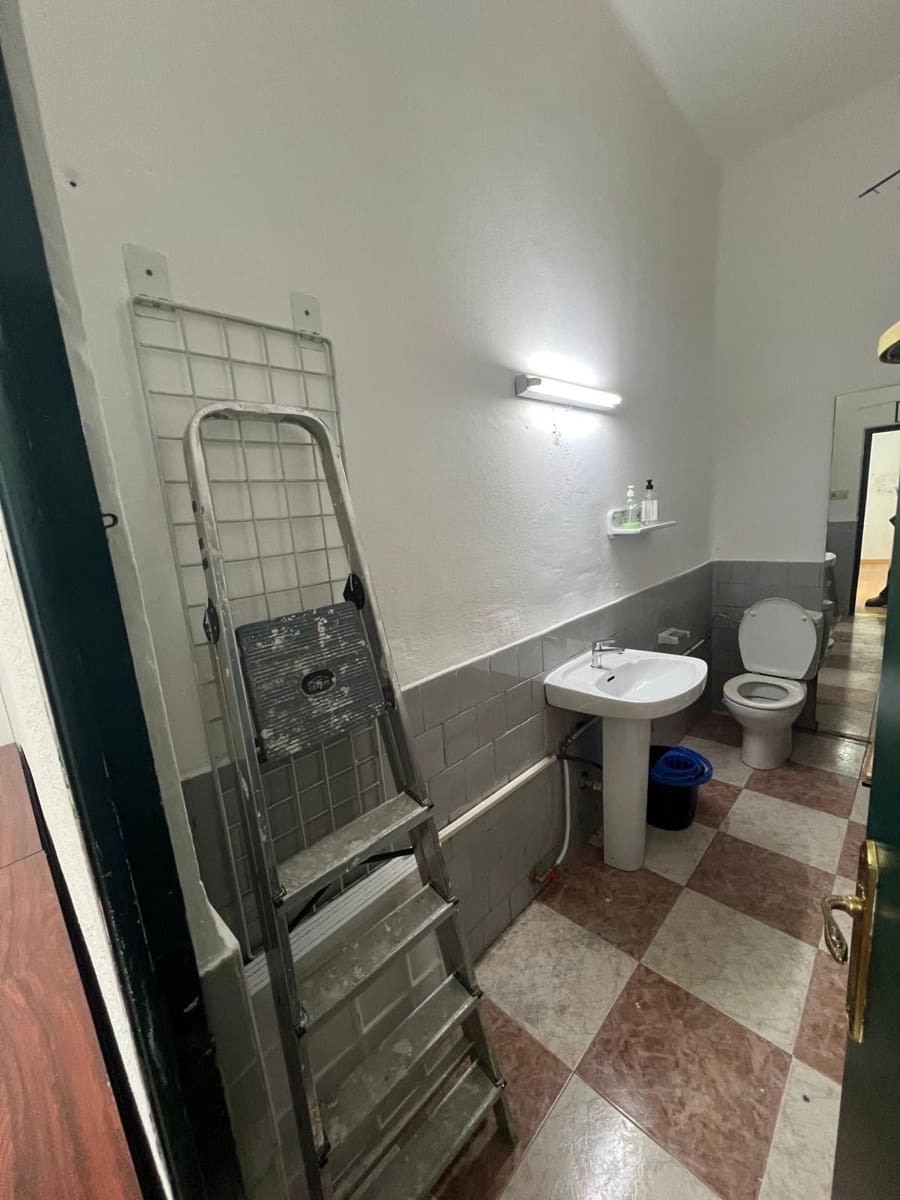 Commercial for rent in Benidorm - € 1,100 (Ref: 9503821)