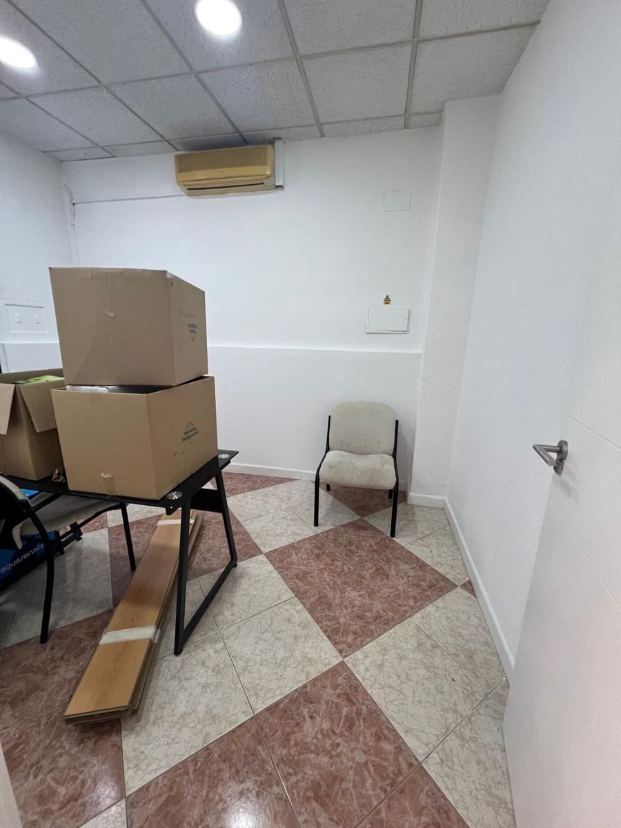 Commercial for rent in Benidorm - € 1,100 (Ref: 9503821)