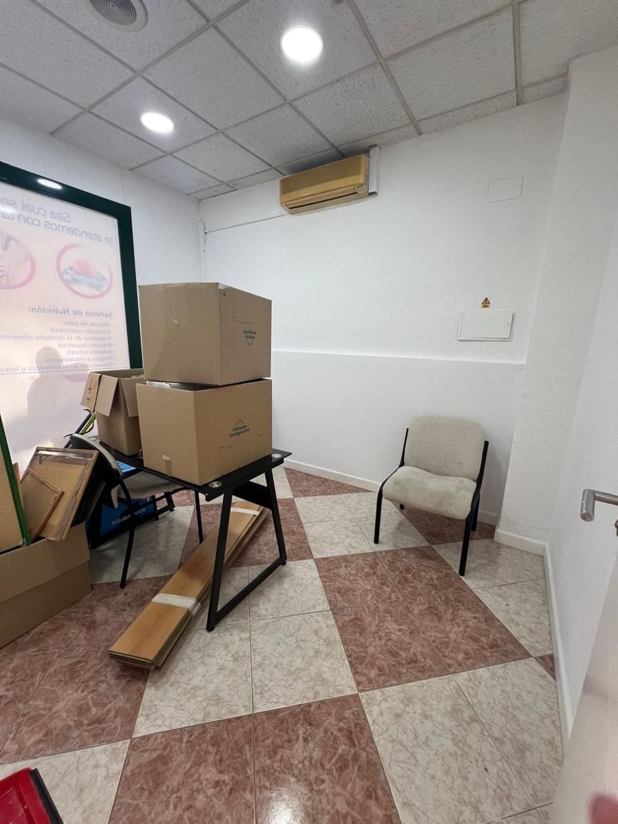 Commercial for rent in Benidorm - € 1,100 (Ref: 9503821)