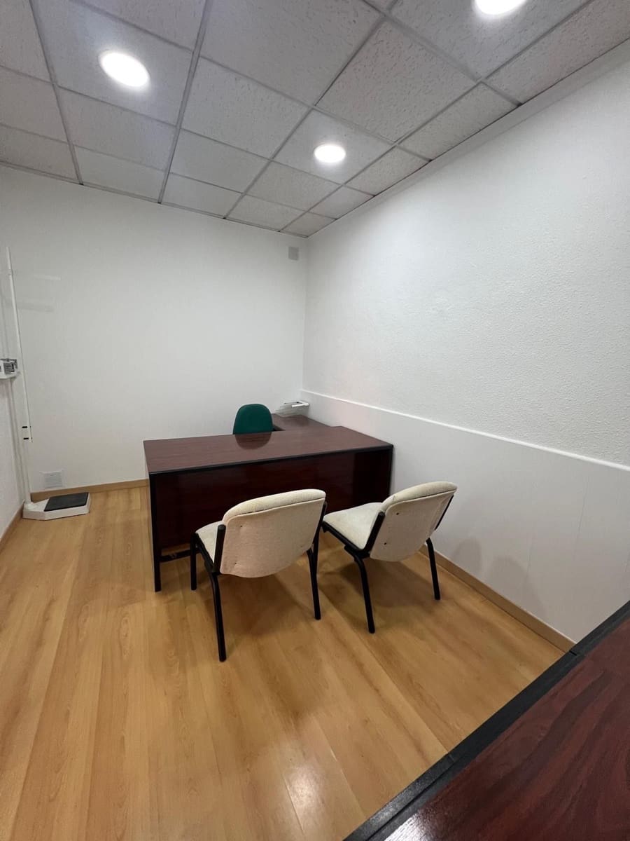 Commercial for rent in Benidorm - € 1,100 (Ref: 9503821)