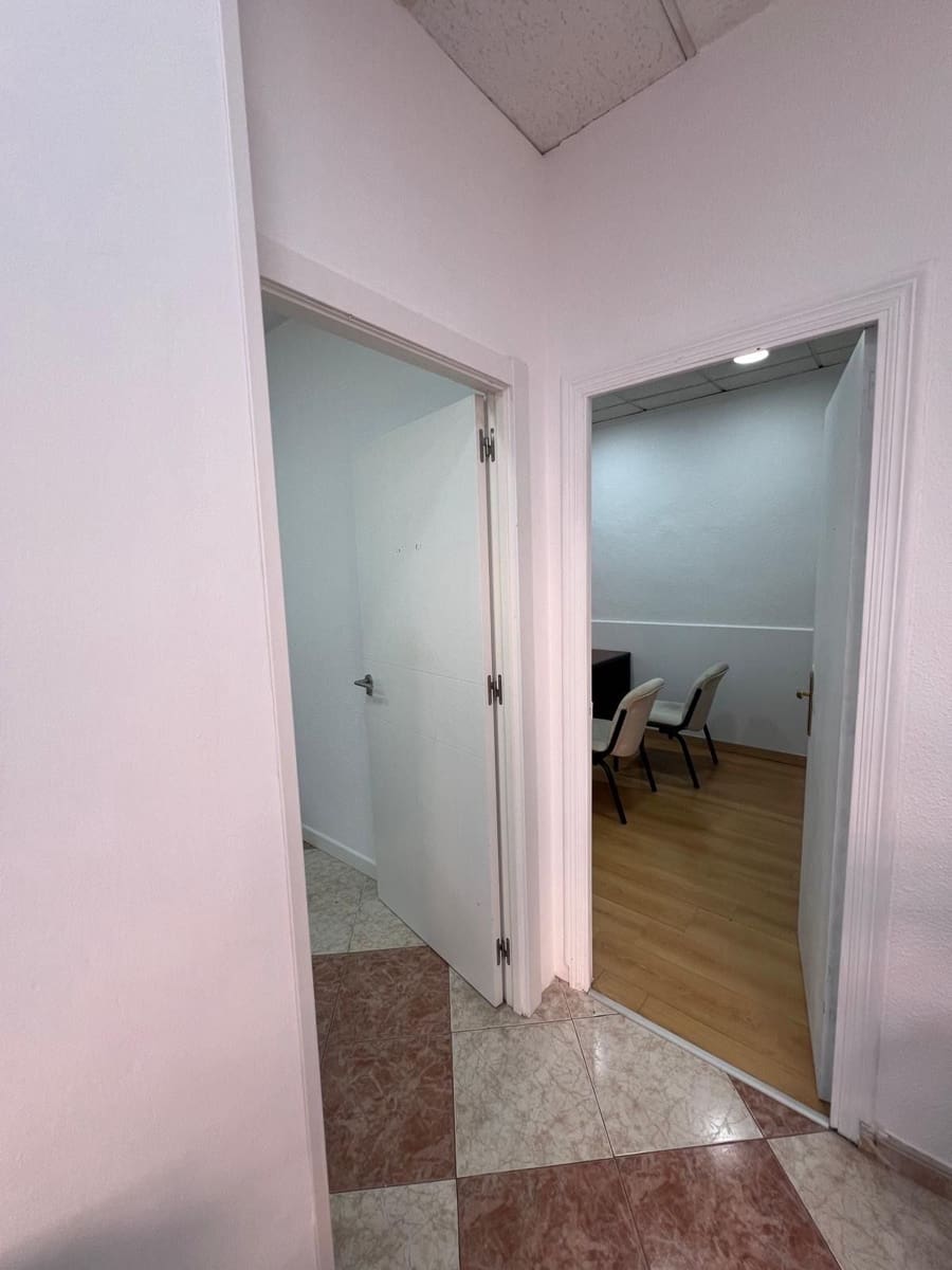 Commercial for rent in Benidorm - € 1,100 (Ref: 9503821)