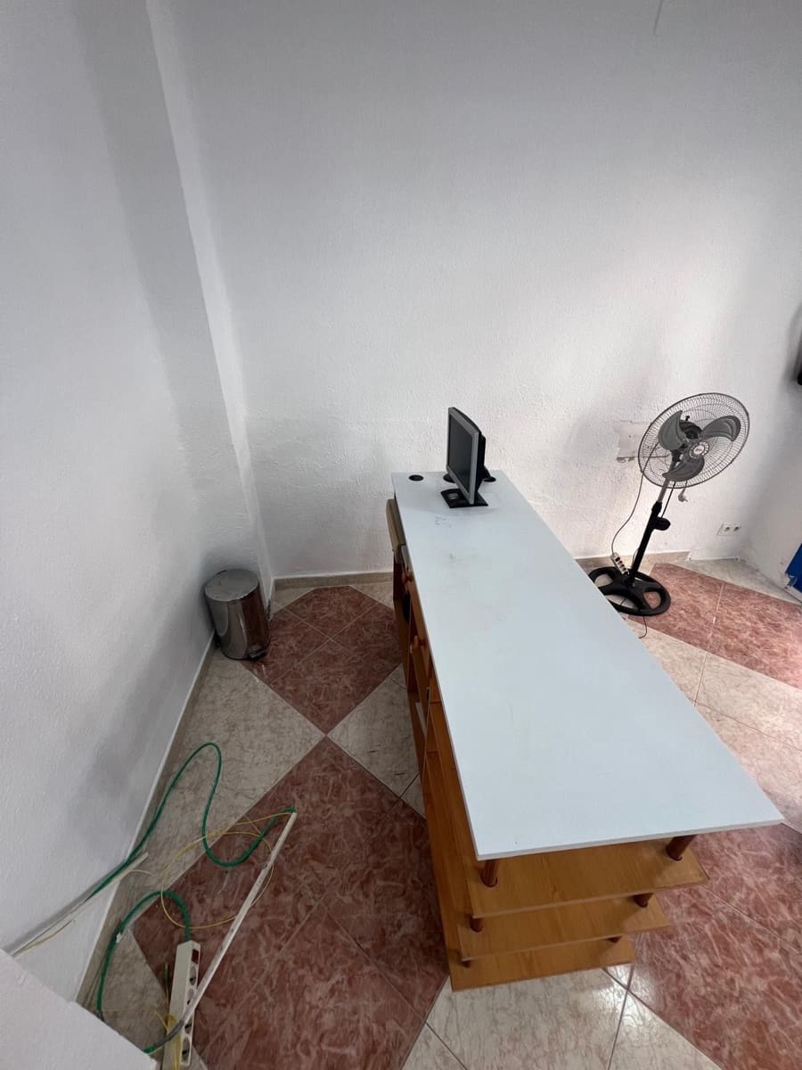 Commercial for rent in Benidorm - € 1,100 (Ref: 9503821)