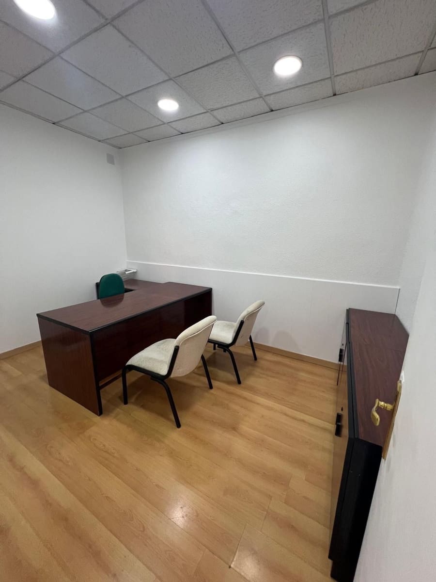 Commercial for rent in Benidorm - € 1,100 (Ref: 9503821)