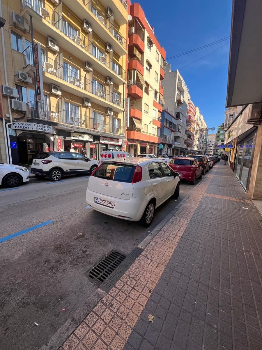 Commercial for rent in Benidorm - € 1,100 (Ref: 9503821)