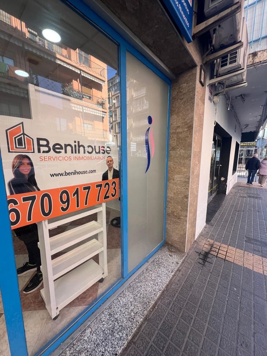 Commercial for rent in Benidorm - € 1,100 (Ref: 9503821)
