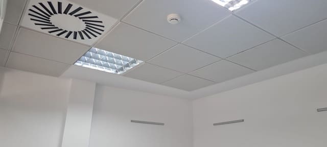 Kommersiell til leie i Benidorm - € 1 300 (Ref: 9518421)