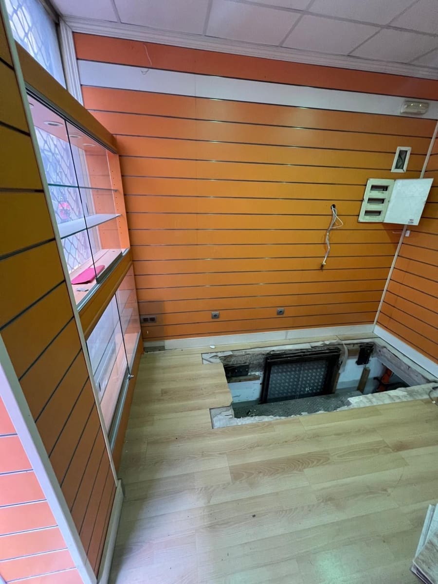 Commercial for rent in Benidorm - € 600 (Ref: 9543005)