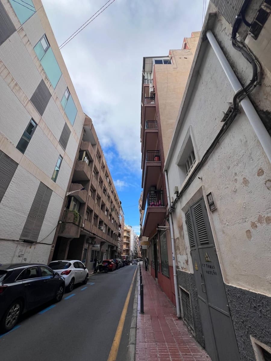 Commercial for rent in Benidorm - € 600 (Ref: 9543005)