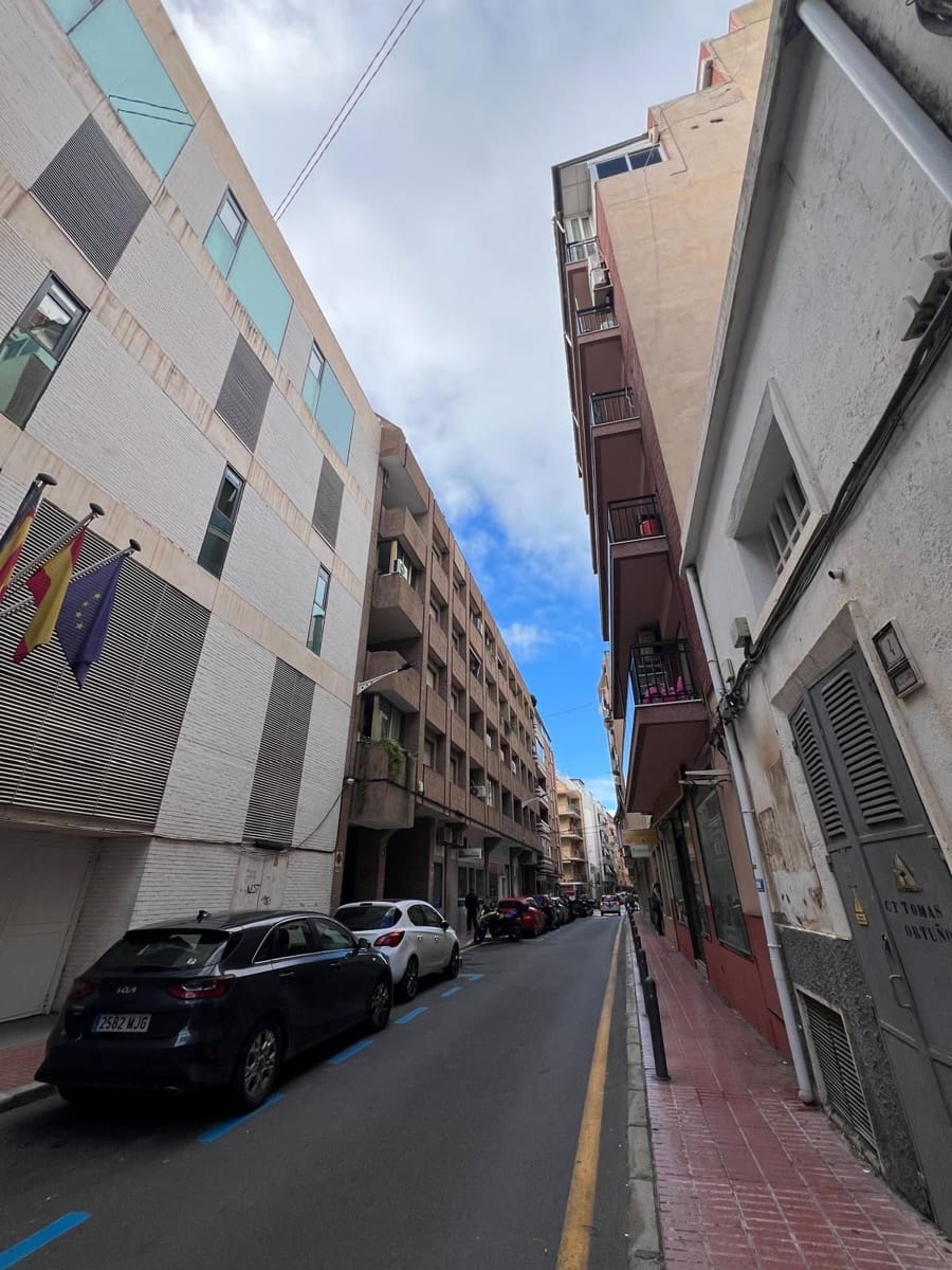 Commercial for rent in Benidorm - € 600 (Ref: 9543005)