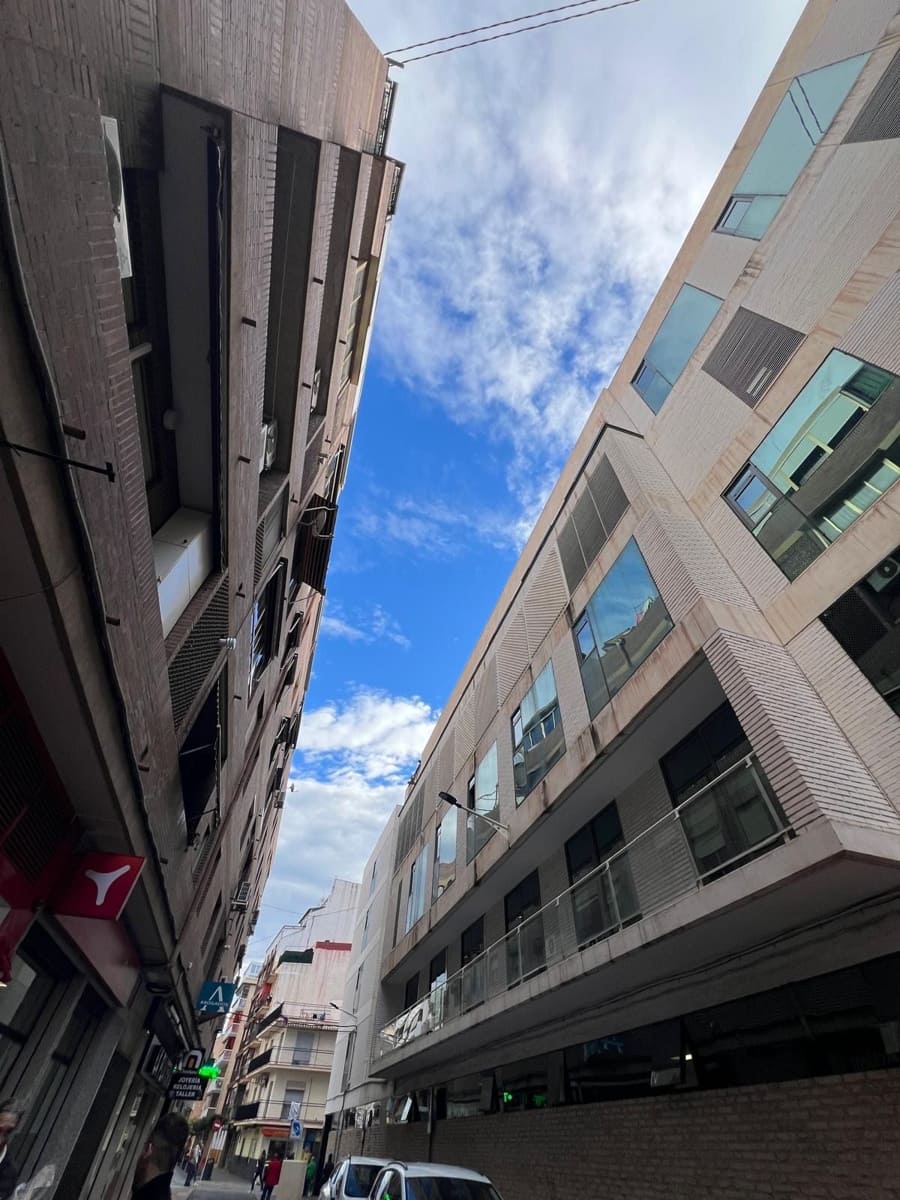 Commercial for rent in Benidorm - € 600 (Ref: 9543005)