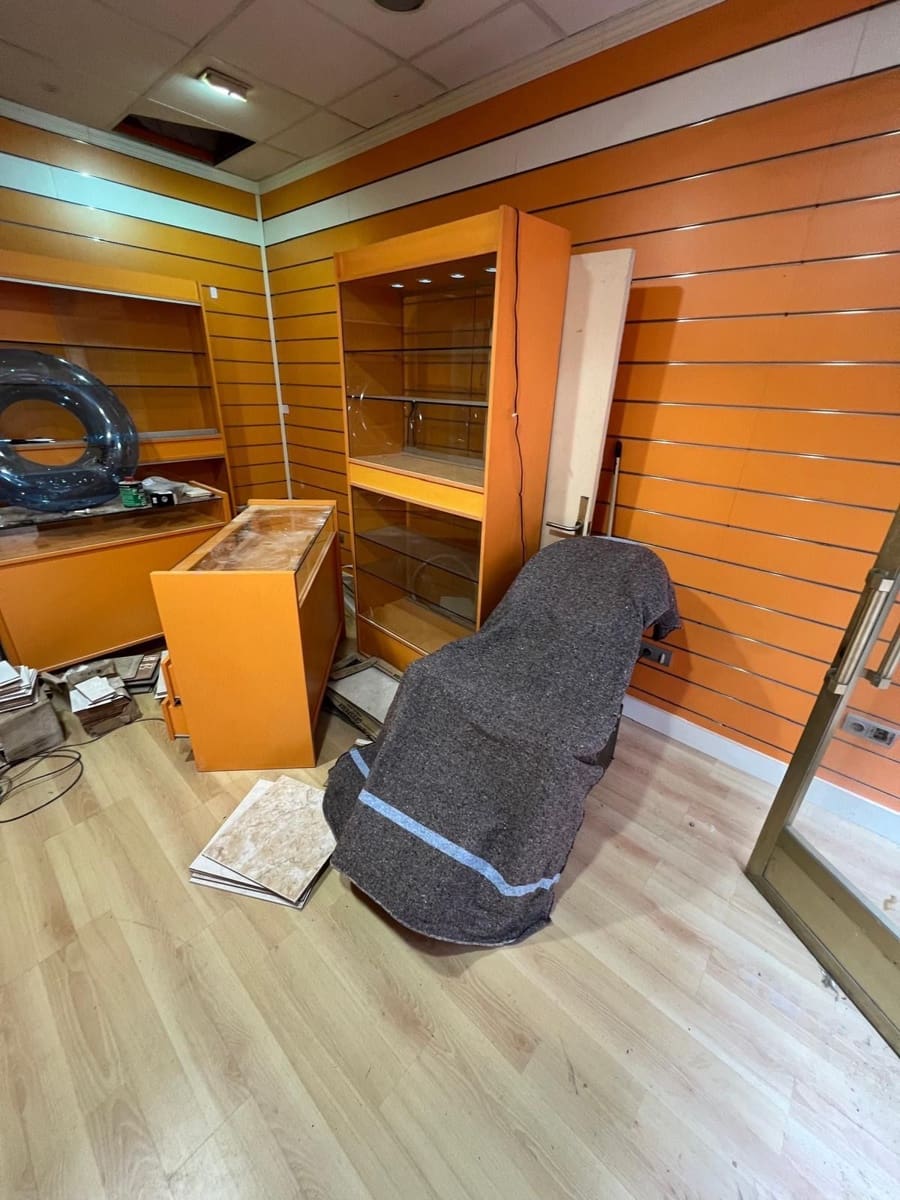 Commercial for rent in Benidorm - € 600 (Ref: 9543005)