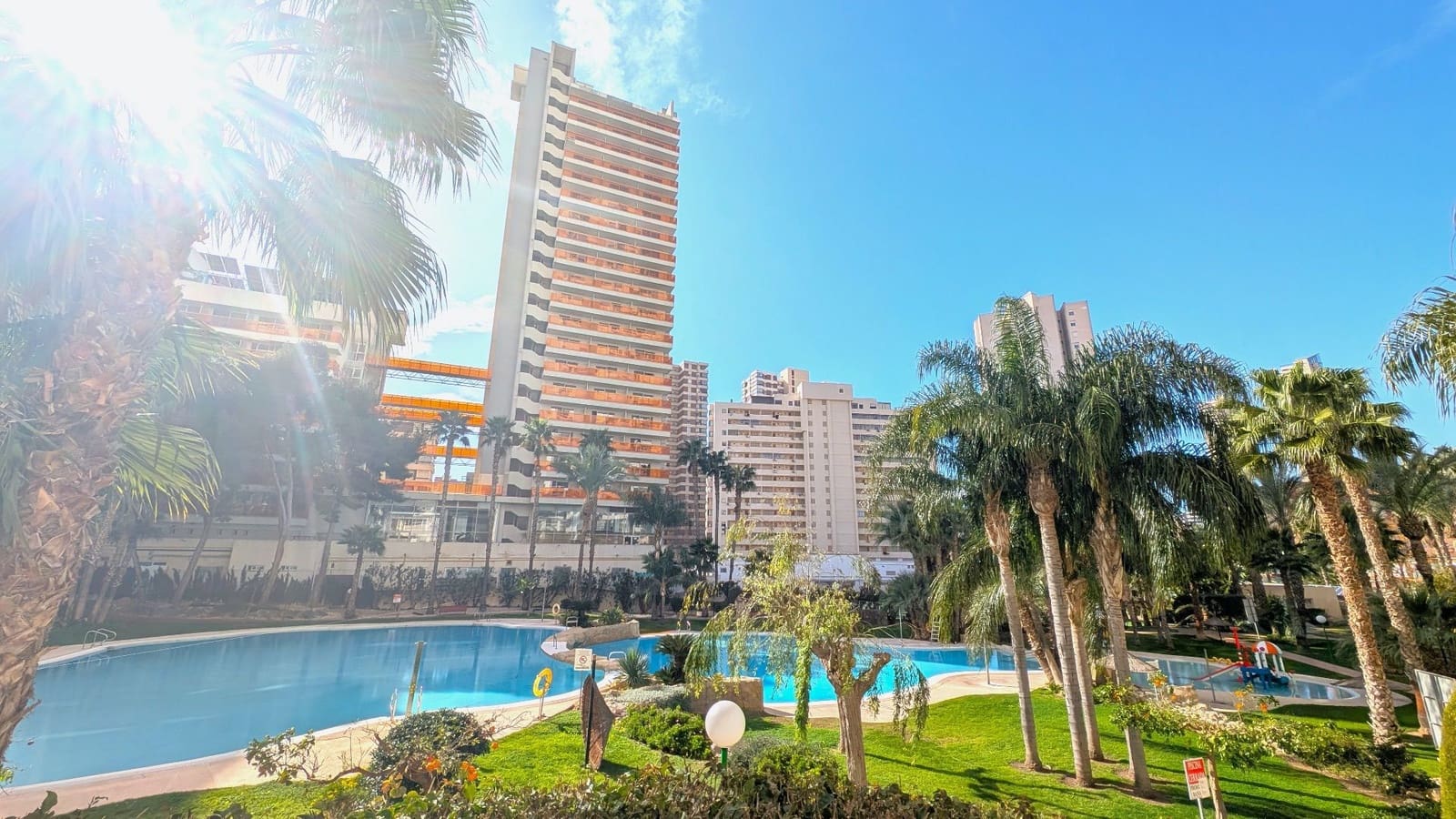 1 slaapkamer Appartement te koop in Benidorm met zwembad - € 259.999 (Ref: 9585337)