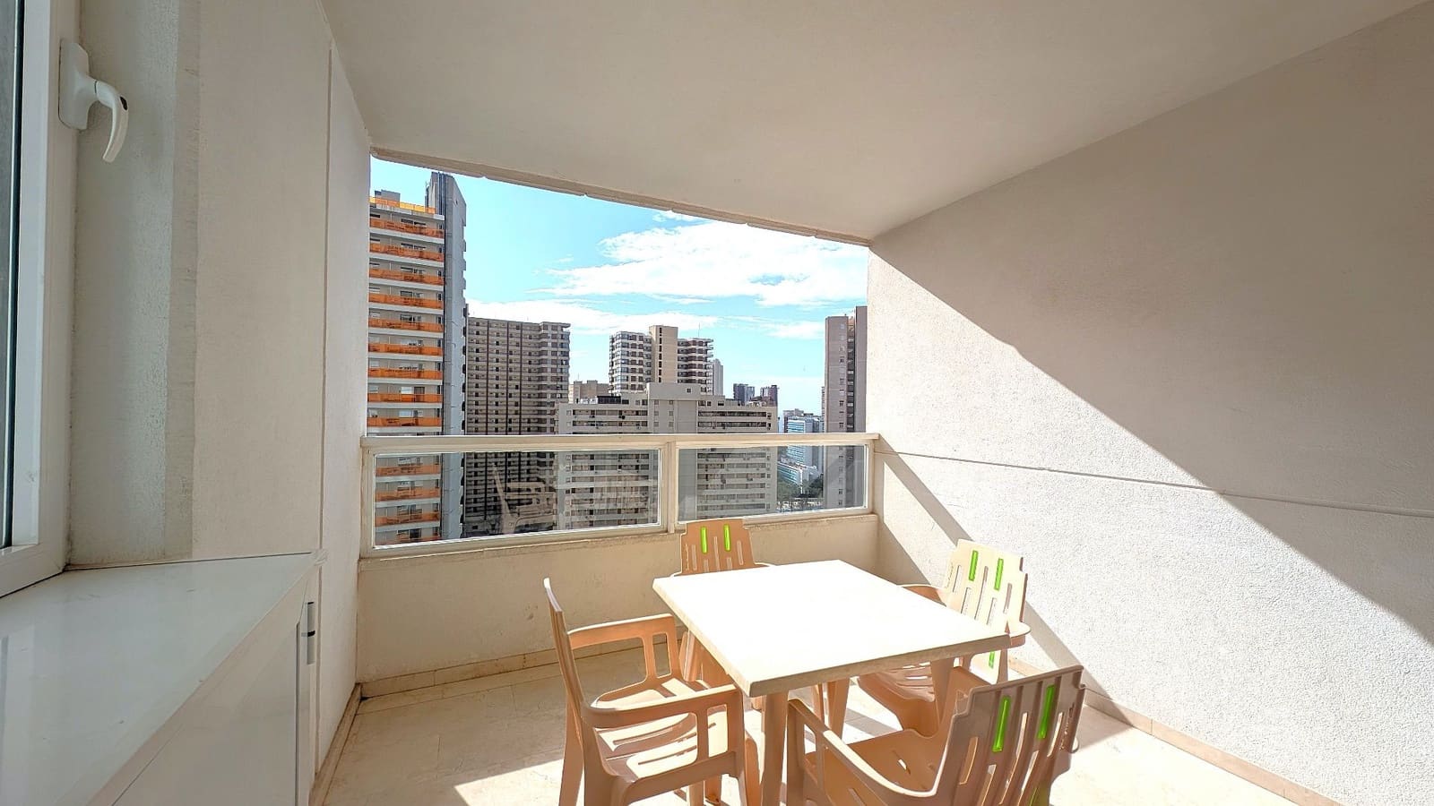 1 slaapkamer Appartement te koop in Benidorm met zwembad - € 259.999 (Ref: 9585337)