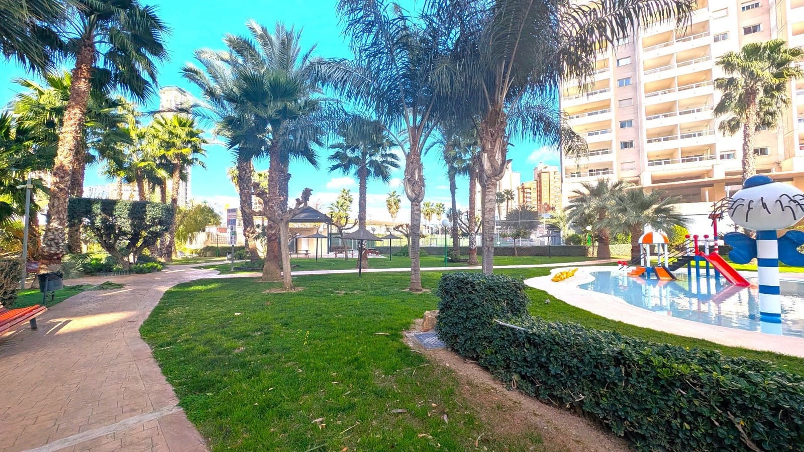 1 slaapkamer Appartement te koop in Benidorm met zwembad - € 259.999 (Ref: 9585337)