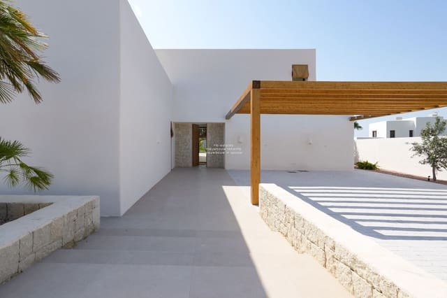 5 bedroom Villa for sale in Moraira, Teulada-Moraira with pool garage - € 1,849,000 (Ref: 9335607)