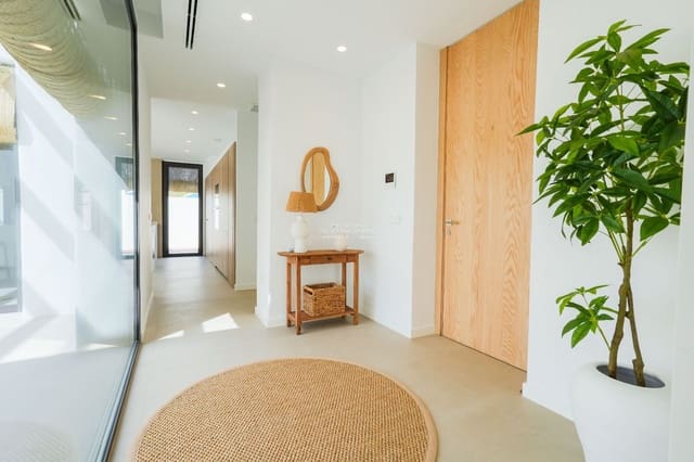 5 bedroom Villa for sale in Moraira, Teulada-Moraira with pool garage - € 1,849,000 (Ref: 9335607)