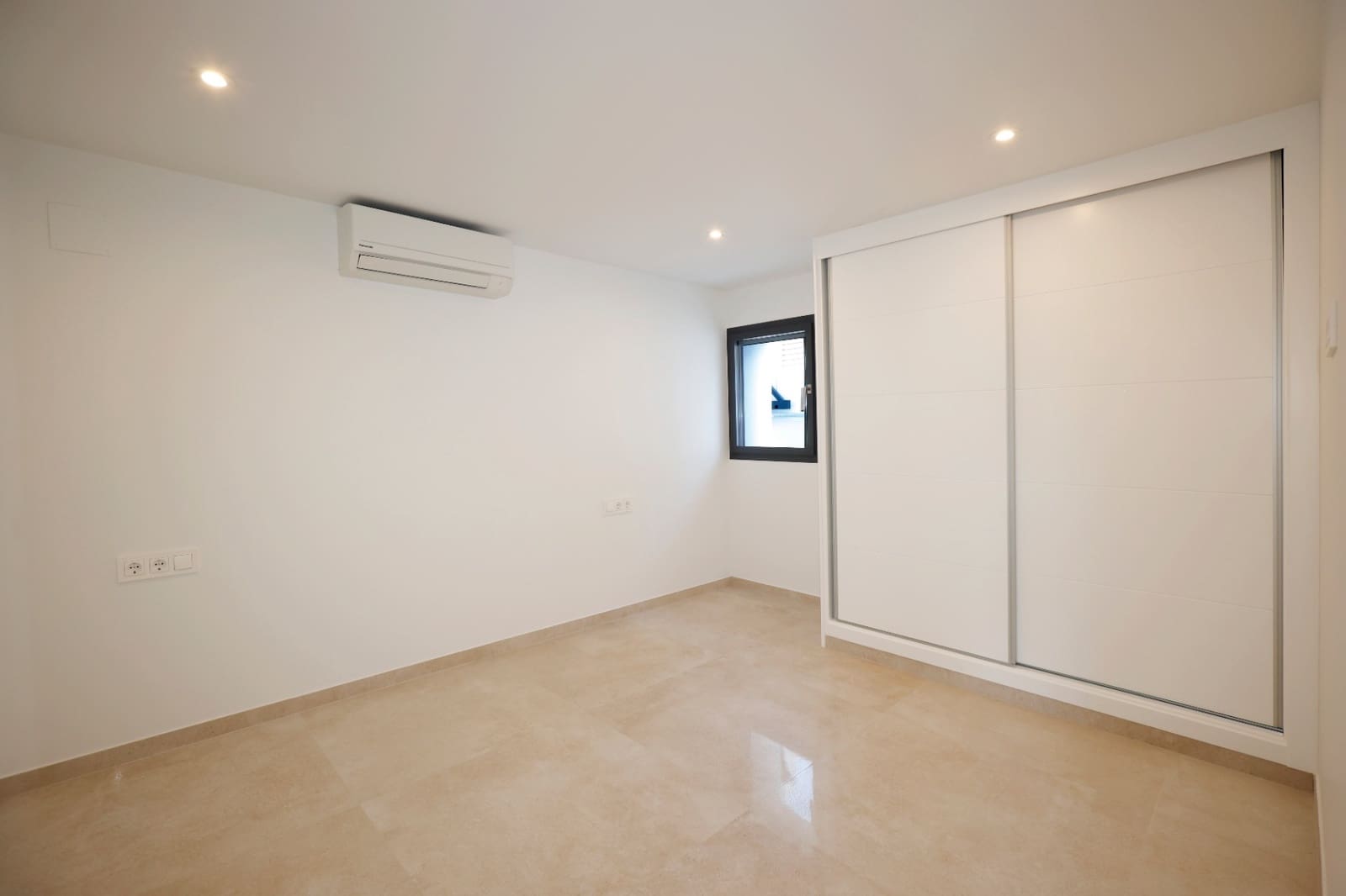 4 sypialnia Willa na sprzedaż w Calpe / Calp z basenem garażem - 840 000 € (Ref: 9335608)