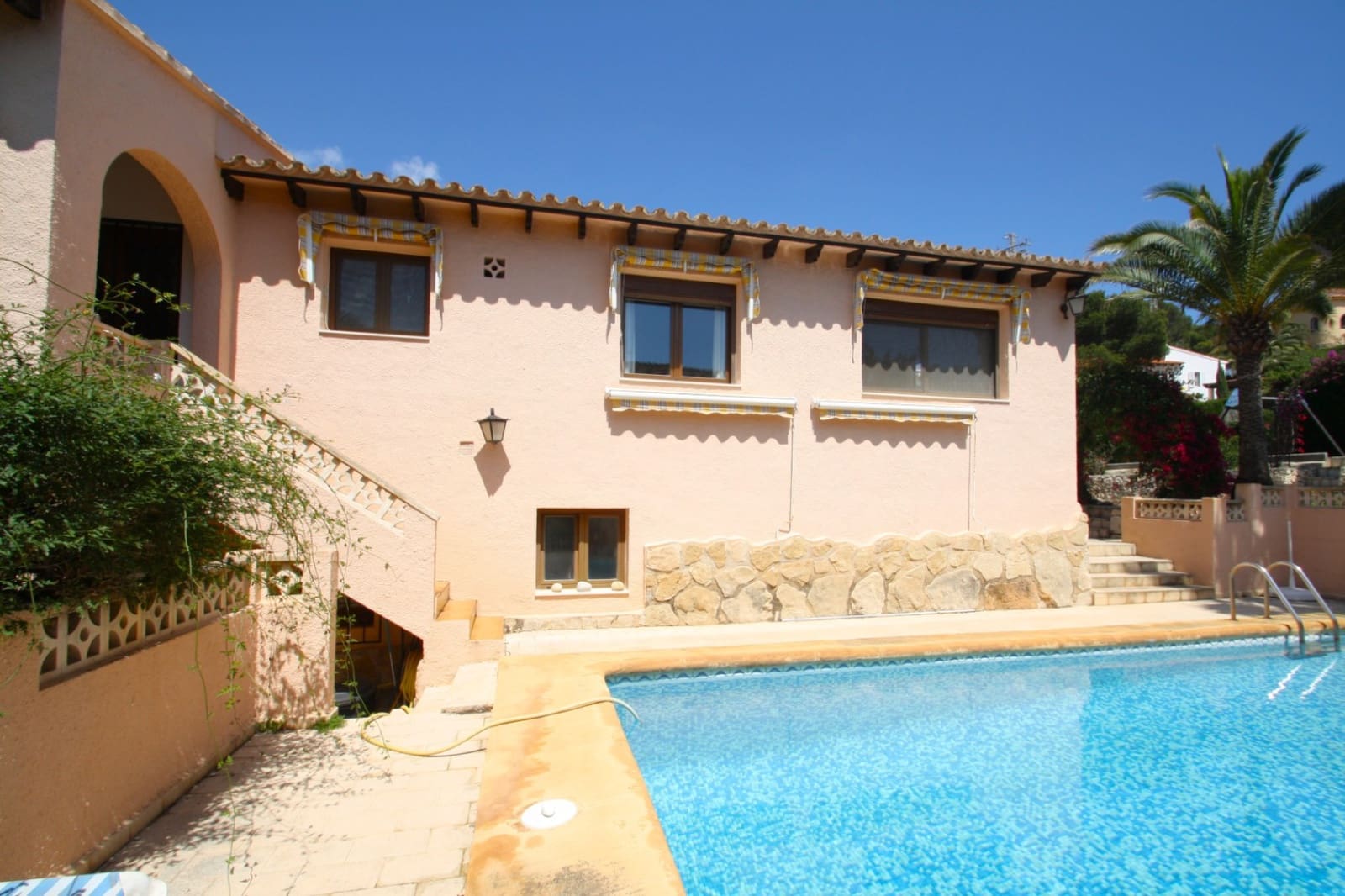 4 makuuhuone Huvila myytävänä paikassa Benissa mukana uima-altaan 
autotalli - 619 000 € (Ref: 9335610)