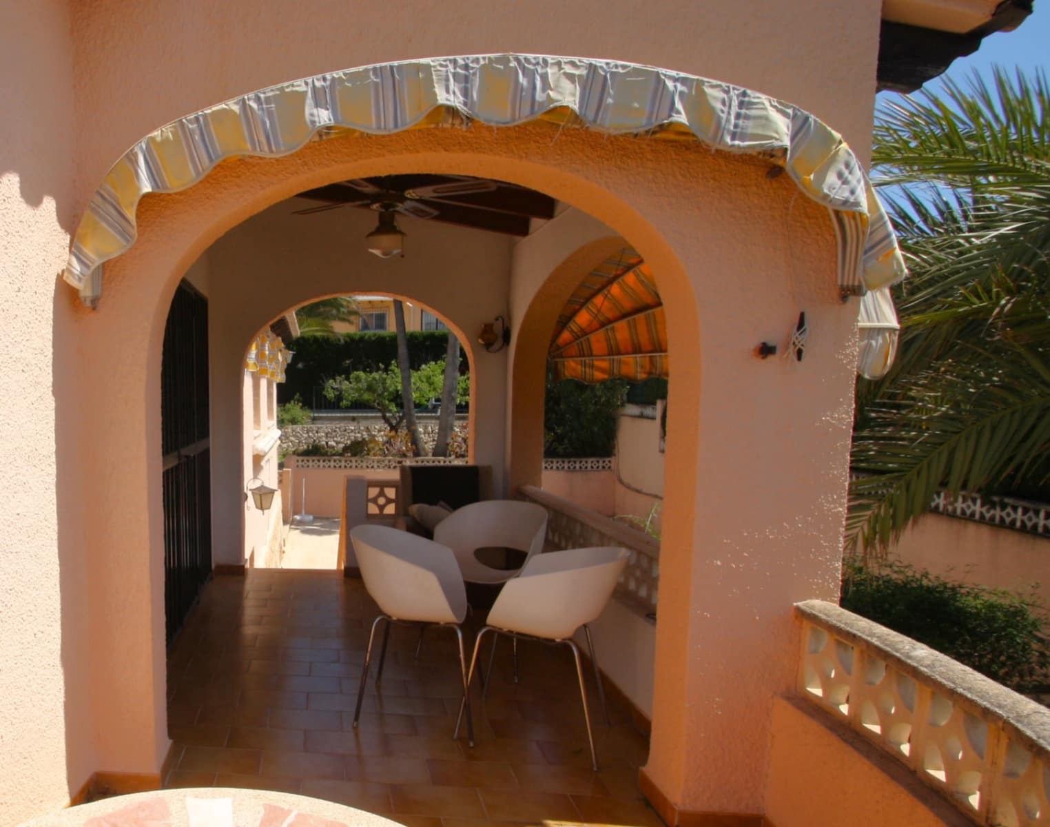 4 makuuhuone Huvila myytävänä paikassa Benissa mukana uima-altaan 
autotalli - 619 000 € (Ref: 9335610)