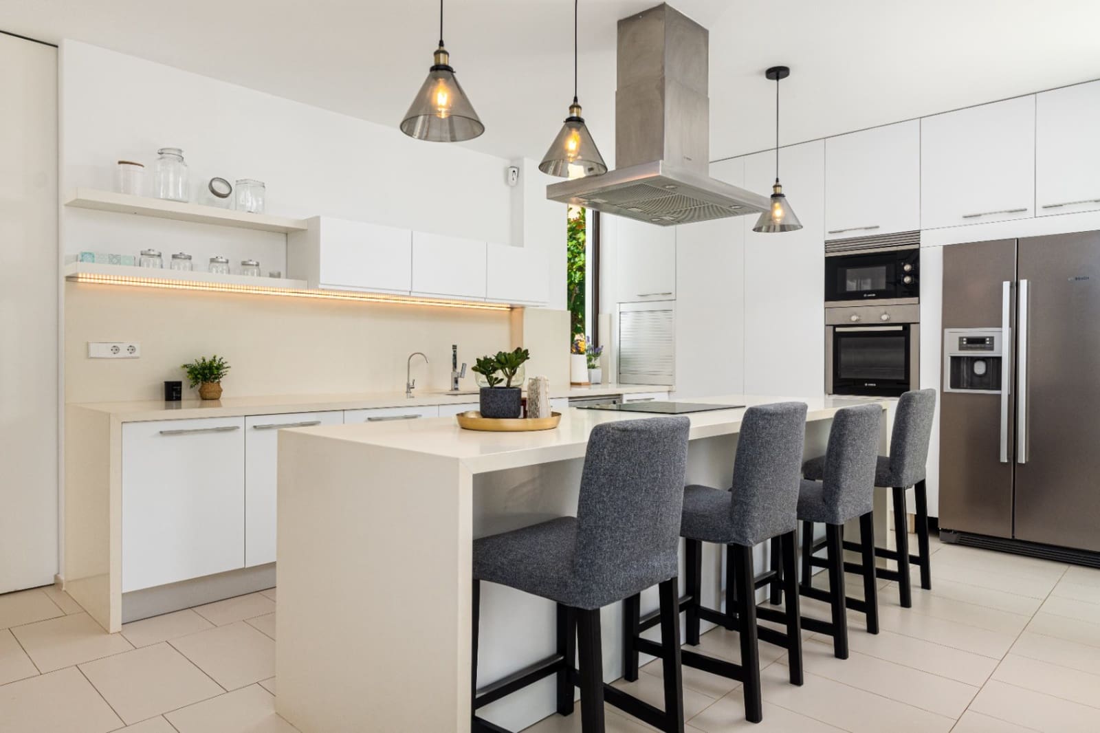 5 bedroom Villa for sale in Moraira with pool garage - € 2,300,000 (Ref: 9348452)