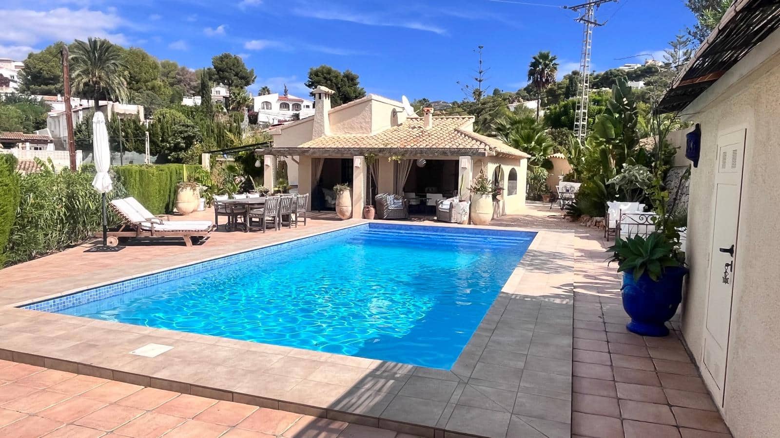 2 soveværelse Villa til salg i Moraira med swimmingpool garage - € 695.000 (Ref: 9348457)