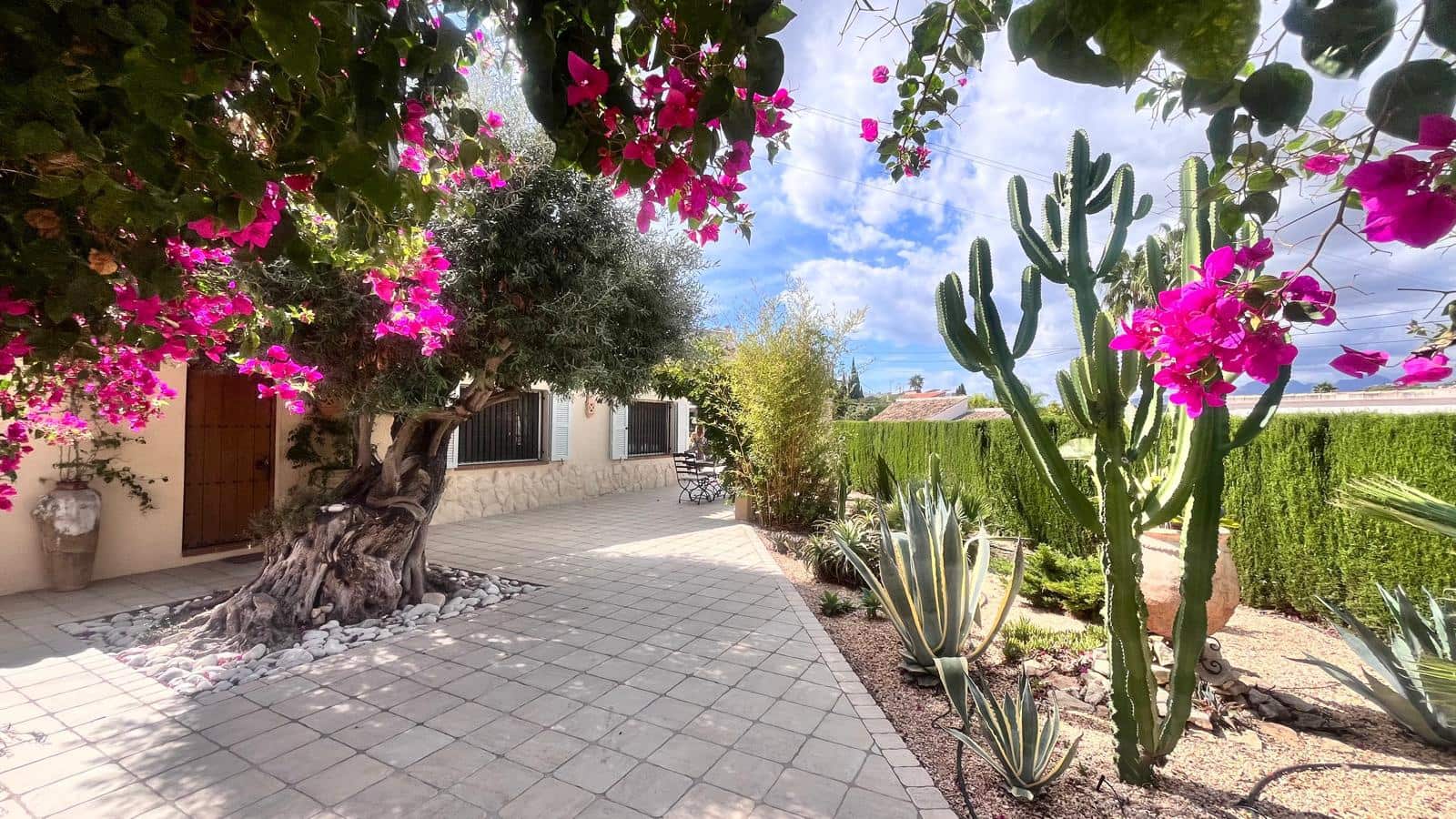 2 soveværelse Villa til salg i Moraira med swimmingpool garage - € 695.000 (Ref: 9348457)