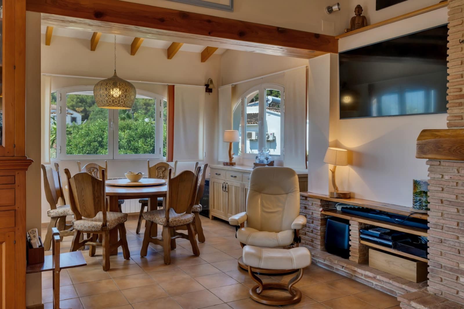 4 bedroom Villa for sale in Jalon / Xalo with garage - € 595,000 (Ref: 9449279)